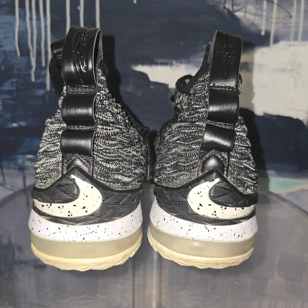 Nike Men's Black & White Athletic Shoes
